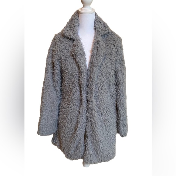 Oioninos Jackets & Blazers - NWOT Gray Faux Fur Coat size Large